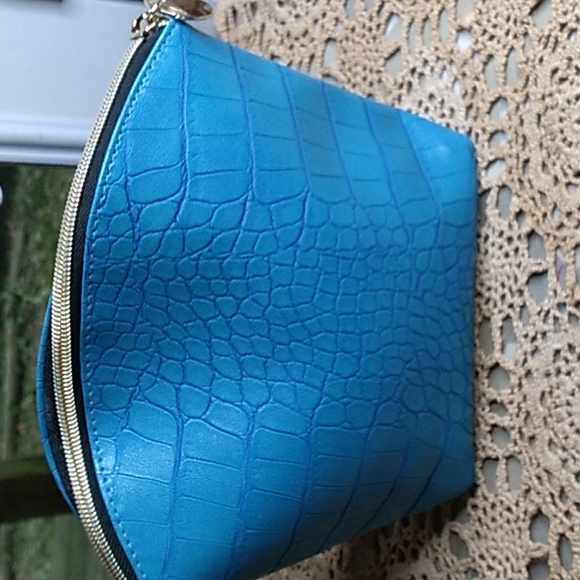 2 Elizabeth Arden Cosmetic Bags - Picture 8 of 9